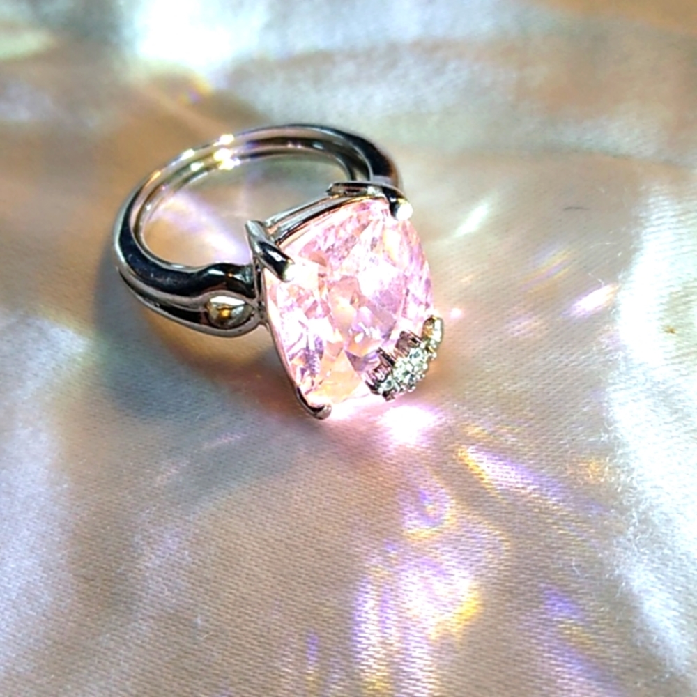 Pink sparkly ring with flower detail (8-9, adjustable)